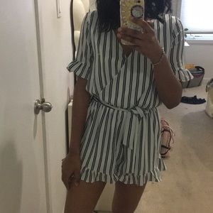 Navy&White Stripped Romper 🌸